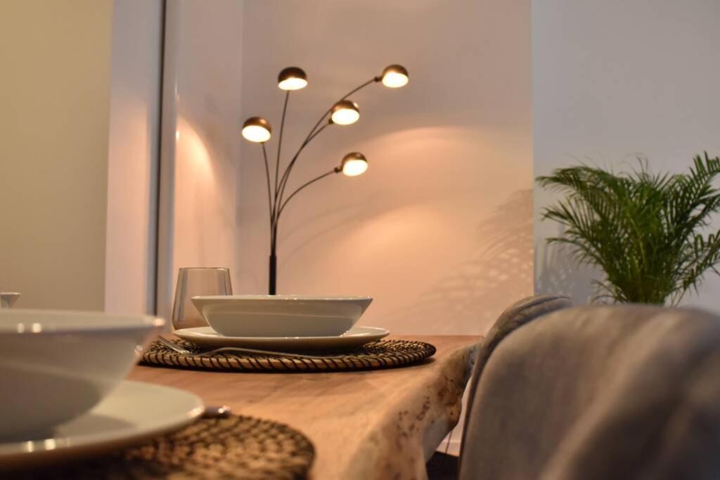 Vernieuwd appartement op 200m van de zee Oostende Buitenkant foto
