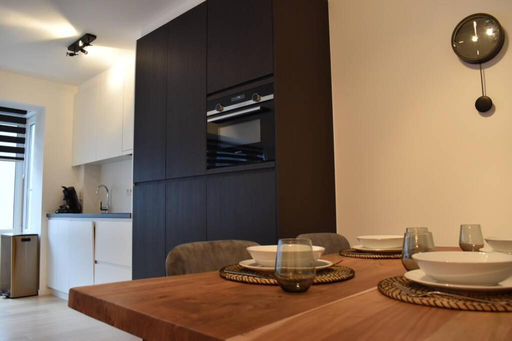 Vernieuwd appartement op 200m van de zee Oostende Buitenkant foto