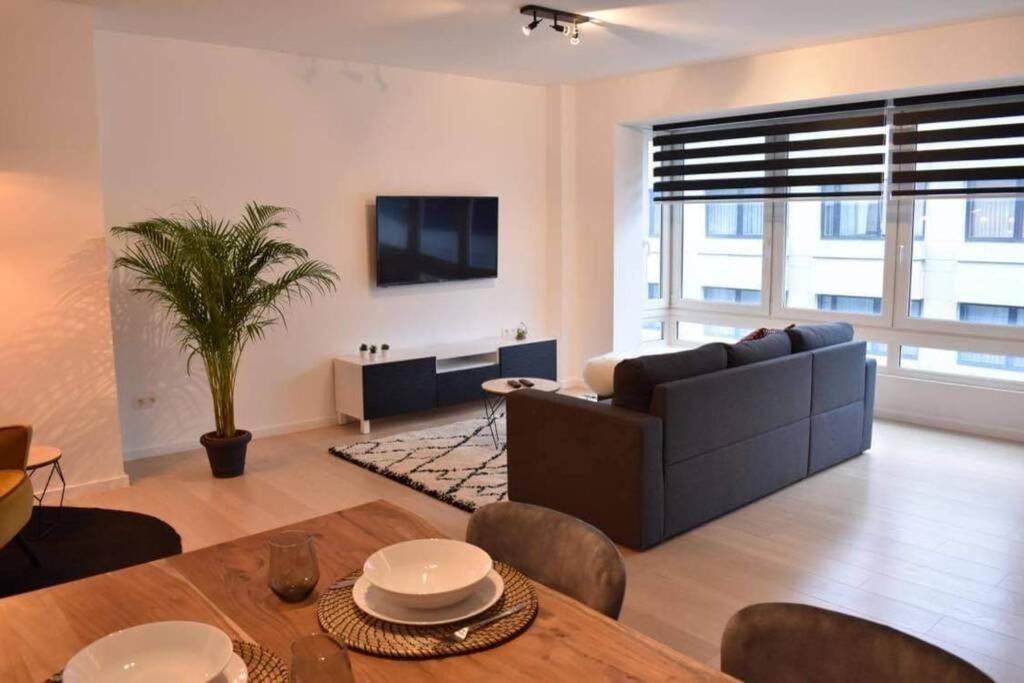 Vernieuwd appartement op 200m van de zee Oostende Buitenkant foto